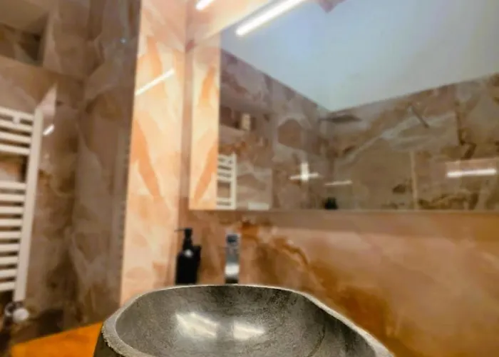 Vatican Luxury בית הארחה